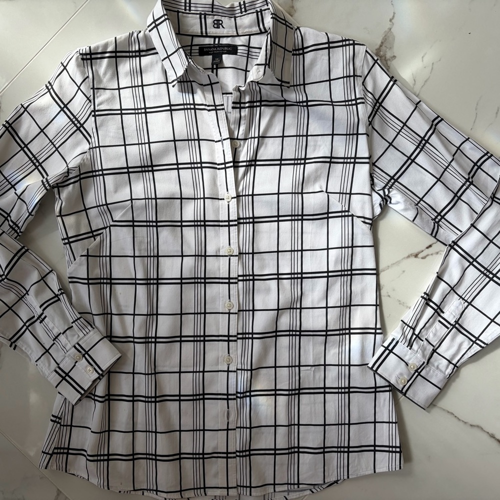 Banana Republic White and Black Windowpane Button-Down Shirt